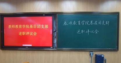 墙上的海报描述已自动生成